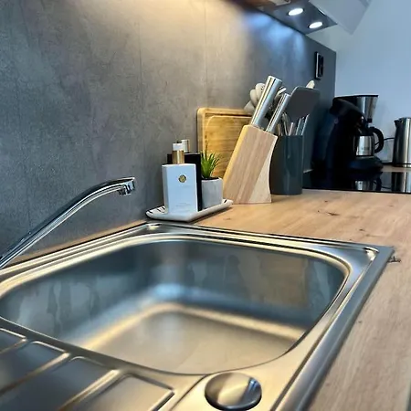 Apartament Fruehlingsaktion Moderne 2-zimmer Im Stadtzentrum Mit Parkplatz