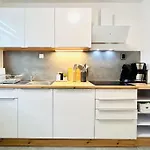 Fruehlingsaktion Moderne 2-zimmer Im Stadtzentrum Mit Parkplatz *